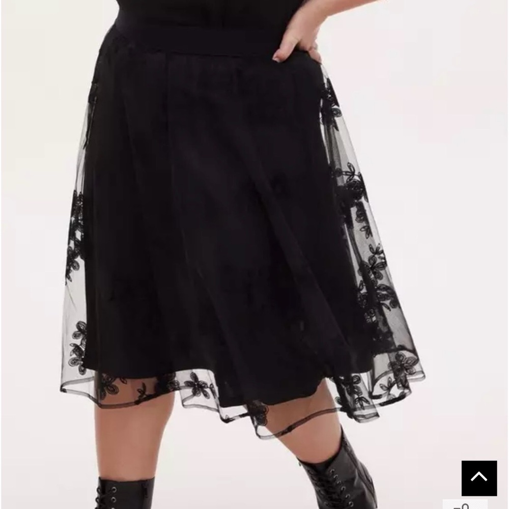 Torrid Elegant Black A-Line Skirt with Floral Overlay Size 00 M/L